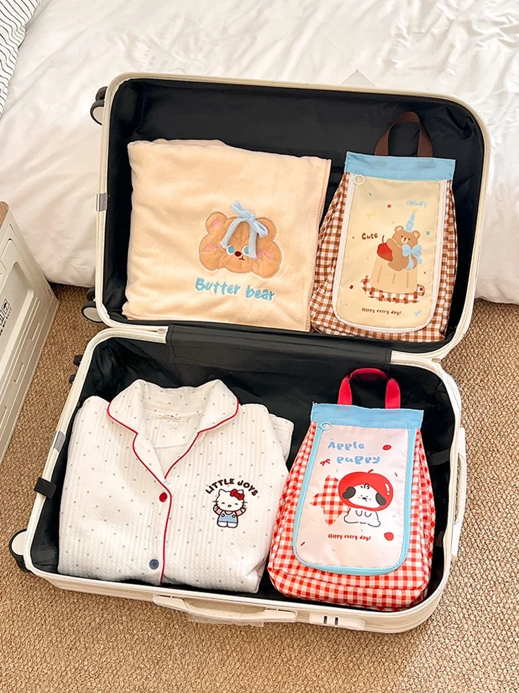 旅行用収納ポーチ：トートバッグの中身がぐちゃぐちゃになる原因を解決する二層式収納設計