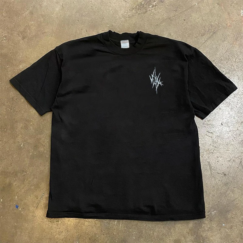 ゴシック風抽象アートフォントプリントTシャツ：カップル向け個性的デザインの実用性と価格帯解析