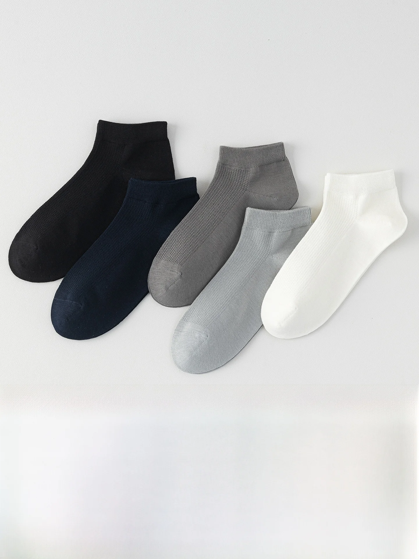 垢抜けたい男、どうやって夏の足元を整えるの？