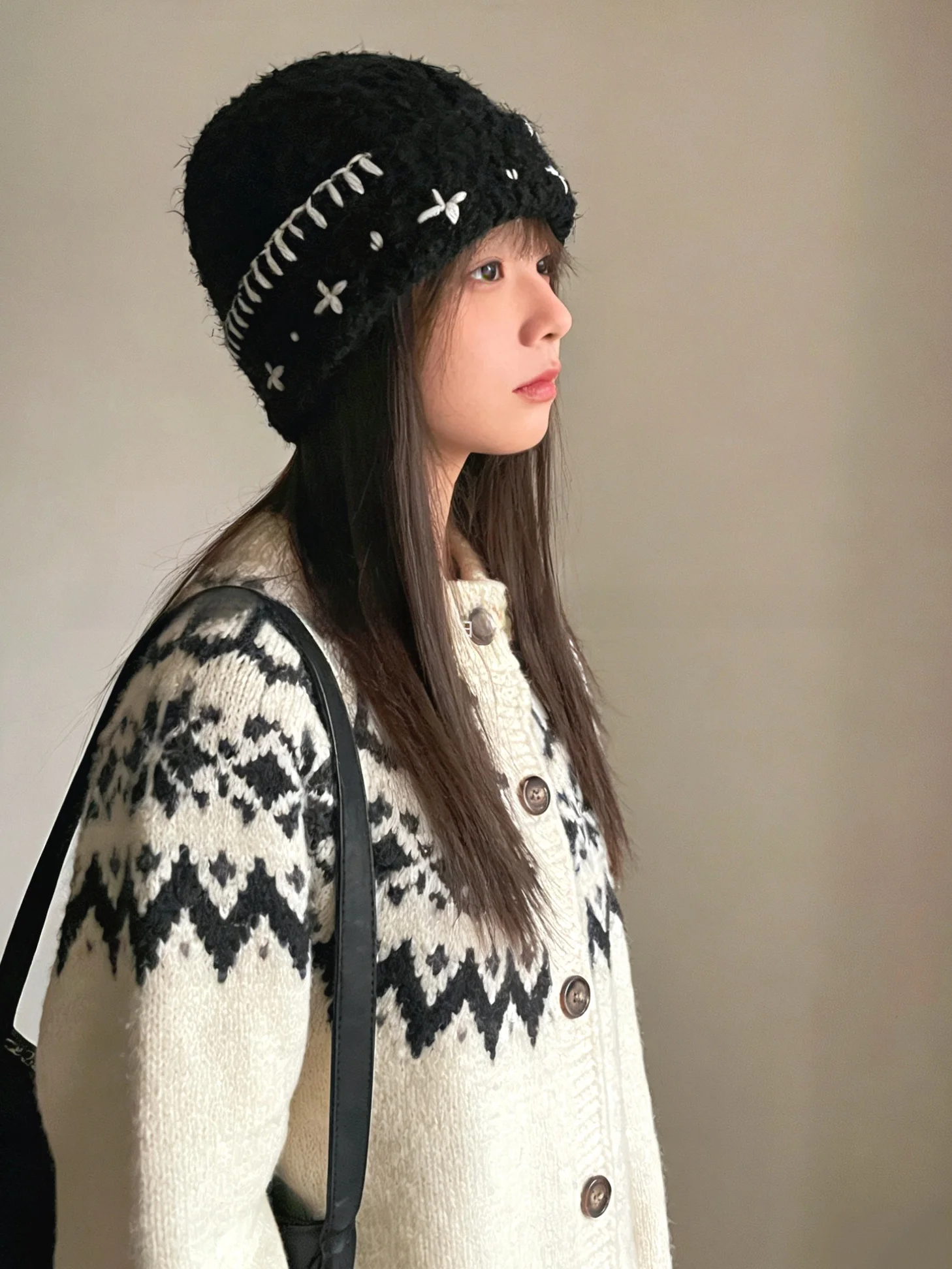 編みニットキャップを選ぶべきタイミングは？秋冬の通勤スタイルを救う1つのアイテム