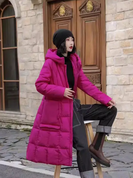 軽量で暖かな白鹅绒入りフード付きダウンコート【ウエストシェイプ・膝下丈・女性用】