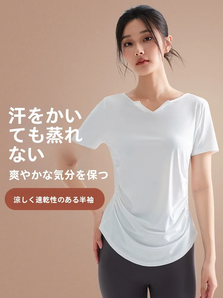 女性用トレーニング半袖Tシャツ：汗をかいても臭わない服としての実用性と性能