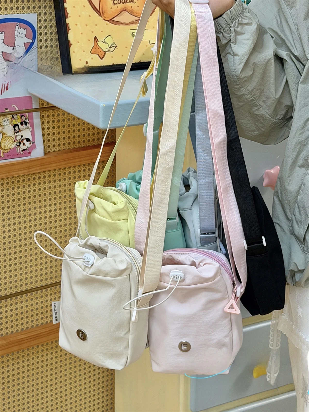 大橘猫デザインのミニスマホショルダーバッグ：軽量で水筒収納可能な通勤向けミニショルダー