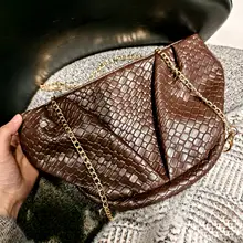大容量手提げバッグ【編み込みデザイン・チェーンショルダー付き・女性用】