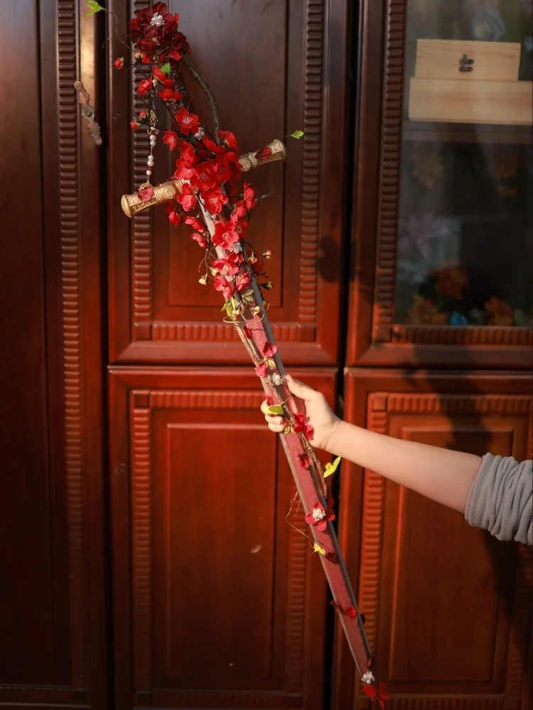 「karambit」とは何か？その本質と、紅梅の花六芒星デザインの手作りロリータ漢服が教えてくれたこと