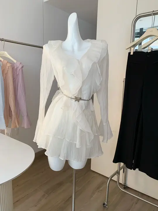 涼しげな装い！微透かしデザインのラッフル袖長袖シャツとフレアスカート【防晒・優雅なスタイル】（セットアップ対応）