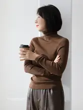 極上の柔らかさのハイネックニット【長袖・タイトフィット・ウール混】
