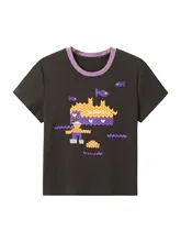 ユニークな刺繍が魅力の丸首Tシャツ