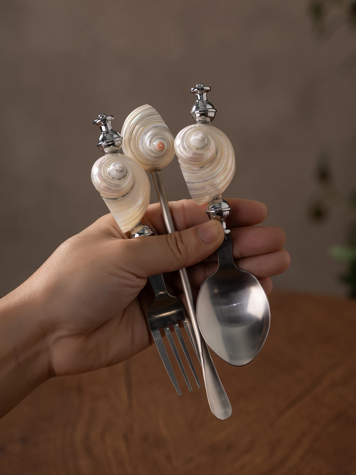 304ステンレス製メタルカトラリーセット：貝殻デザインが提供する高耐久な食器セットの実用性