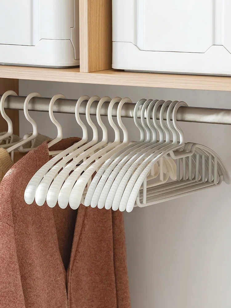 無痕衿保護ハンガー：大量の服収納に最適な100均級の滑り止め衣架の実用性解析