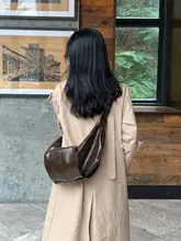 大人の女性にぴったり！ブラウンのカウホーン包【斜め掛け・大容量・月の形】