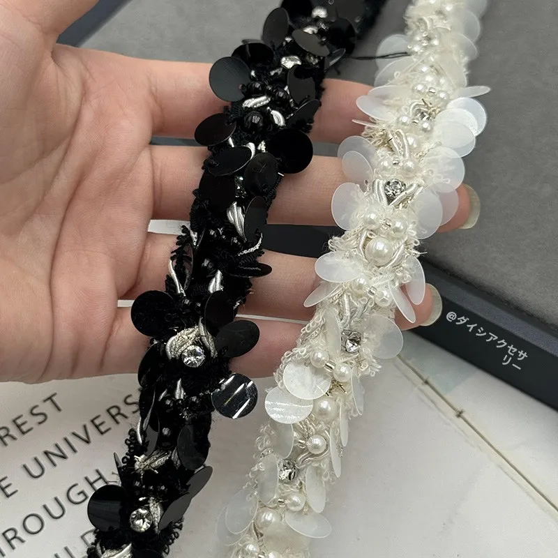 手編みの麻花模様ラウンドレーストリム：レース刺繍と配色ステッチの実用性を検証
