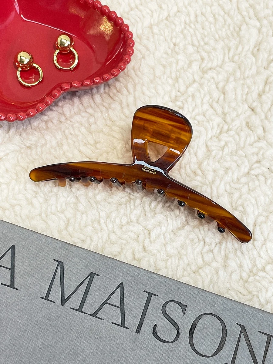 イエベウェーブの日常に合う、1本で決まるヘアクリップは？