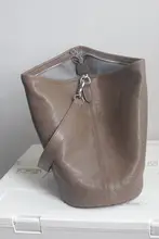 真皮製ショルダーバッグ【カジュアル・ファッション・バケツ型】
