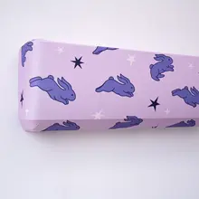 可愛らしい紫色のウサギデザインのエアコン防塵カバー【子供向け・おしゃれなインテリア】