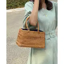ヴィンテージスタイルの藤編み手提げバッグ【草編み・ナチュラルデザイン・ピクニック用】