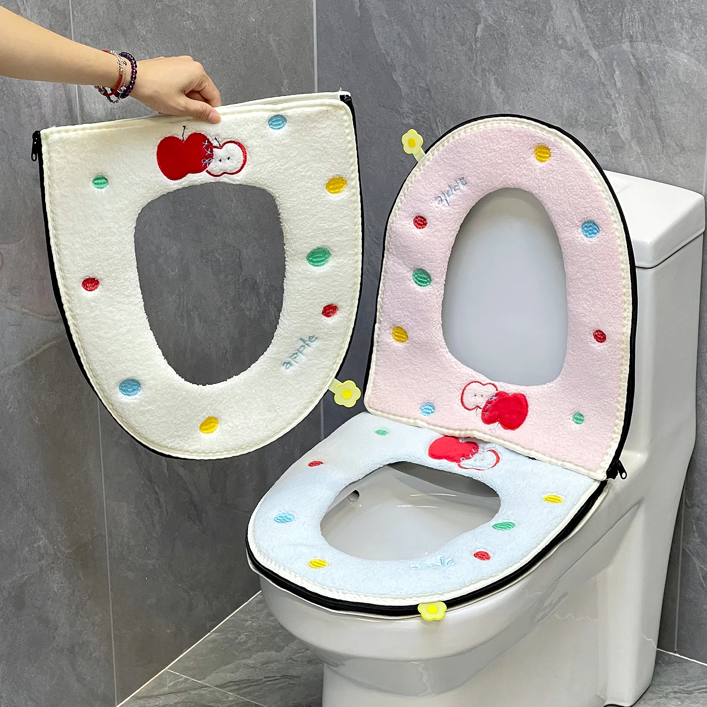 かわいいトイレ用マット：冬用防水厚手タイプの実用性と設置方法