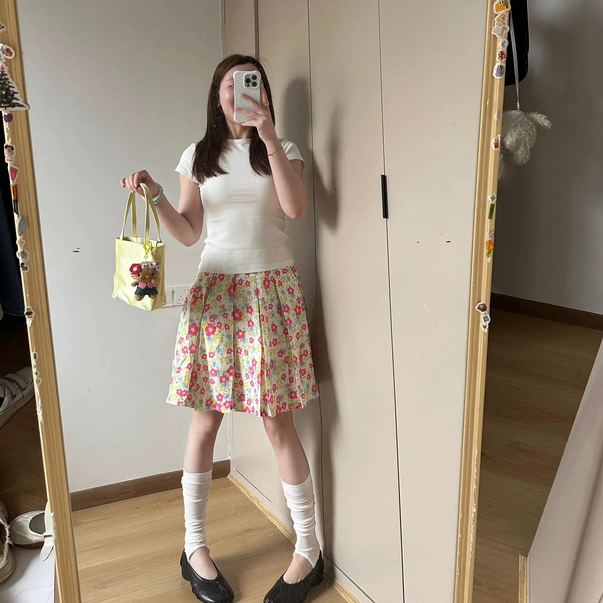 花柄プリーツスカート コーデ おすすめ5選：どんなトップスと合わせる？体型に合わせた選び方やフォーマルに着る方法まで徹底解説