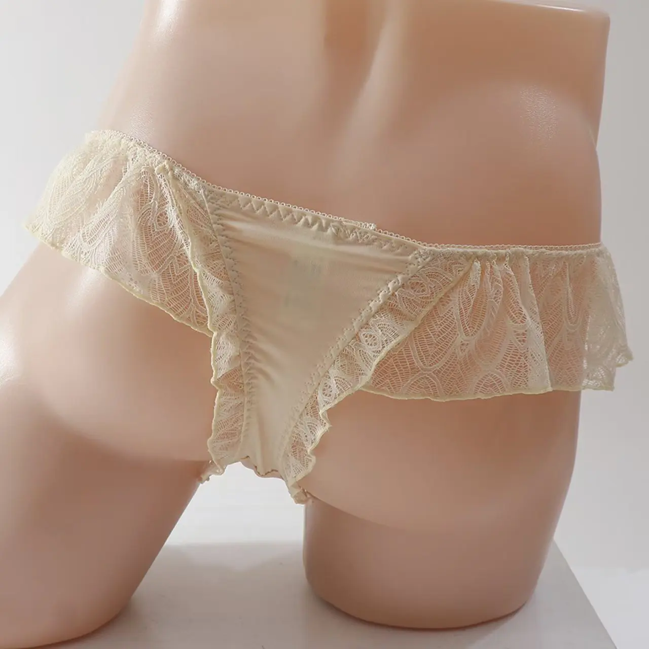 男性用レースTバックパンツ：魅惑のレースエッジと包みポケット付きの機能性を徹底解説