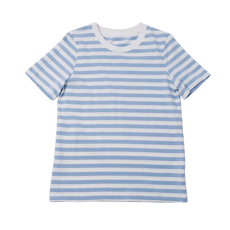 大人可愛いの本質とは？青と白ストライプTシャツで解くスタイルのバランス