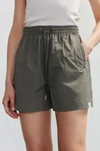 吸湿速乾素材のウエストゴムショートパンツ