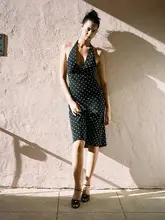 ホルターネックVネックノースリーブドット柄体型カバーワンピース【背中開き・ブラック】