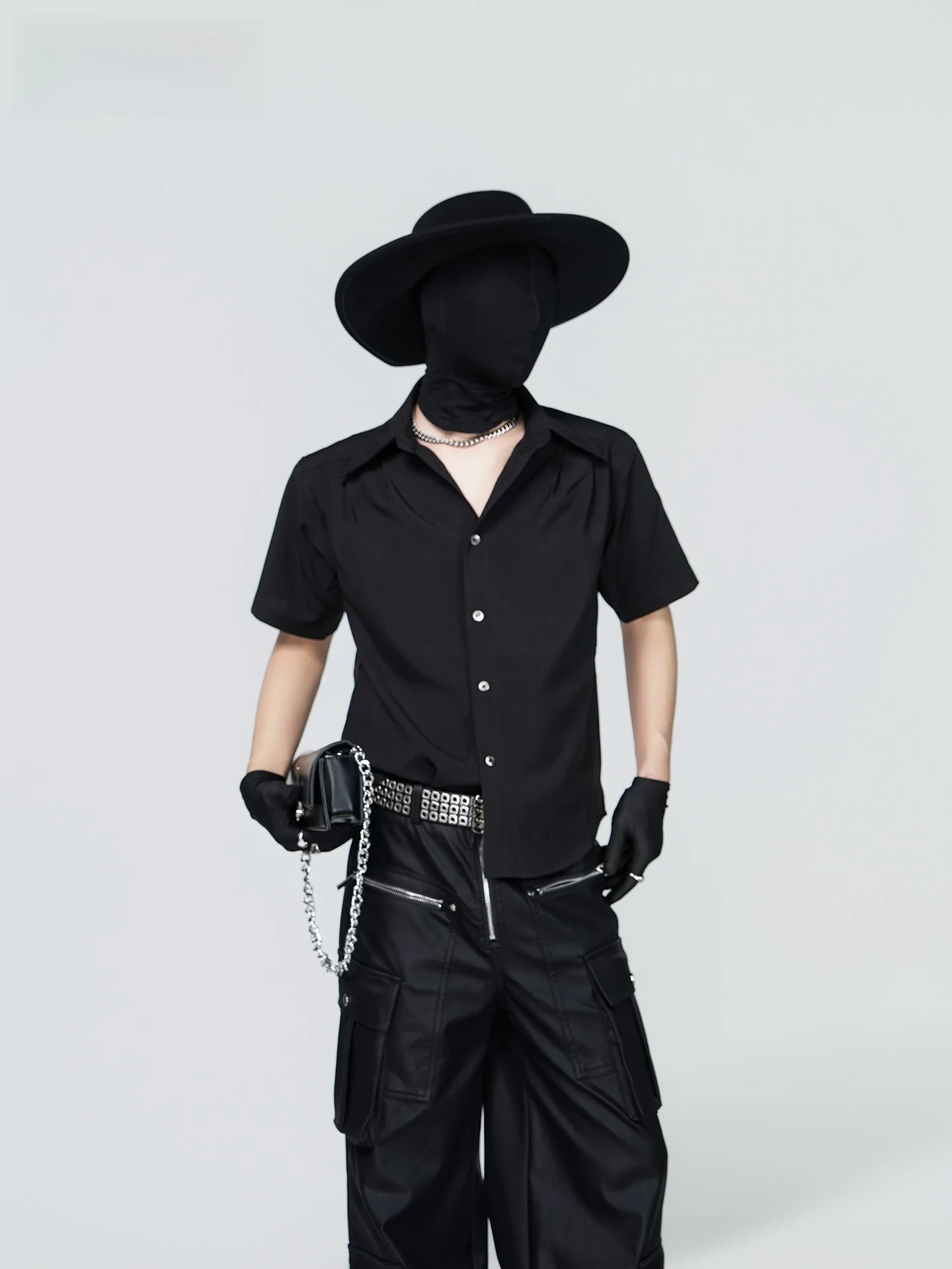 メンズ 服 シンプル おすすめ4選：通勤から日常まで、どんなシーンに合うかを徹底解説