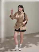 カーキ色のダブルブレストショートトレンチコート【ふんわりシルエット・プラスサイズ】