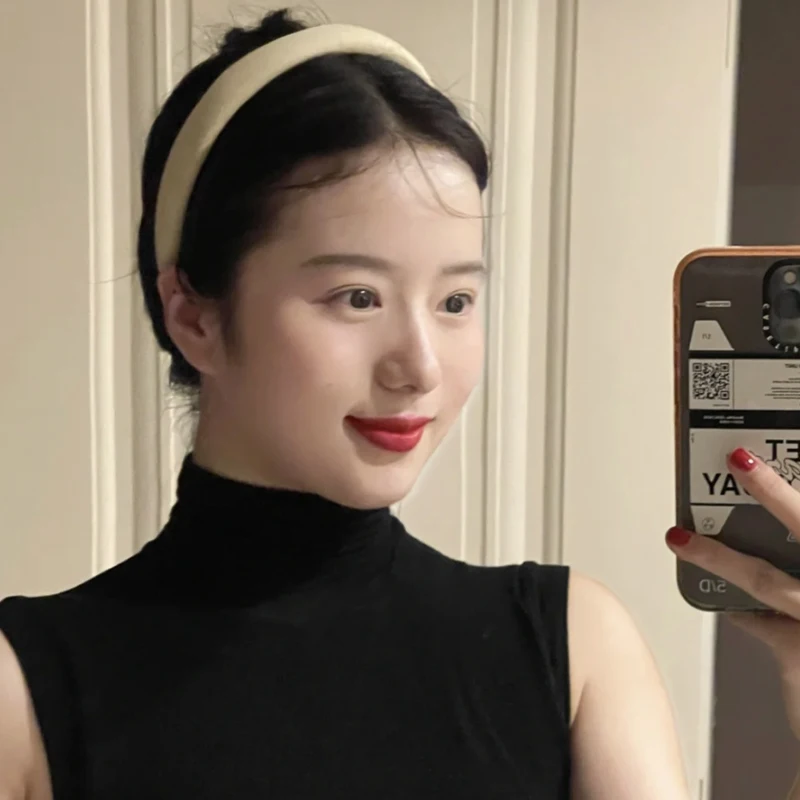通勤の毎日で頭に「何をつけるか」が悩みになるなら、このヘアバンドが救う