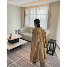 ダブルブレストの女性用トレンチコート【春秋用・ゆったりミディ丈・小柄対応】