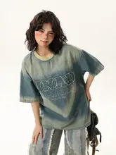 水洗い加工のデニム風刺繍入り半袖Tシャツ【ゆったりしたフィット・リトロデザイン】