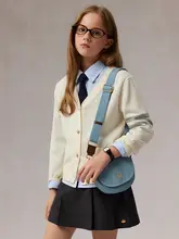 おしゃれなデザイン！女の子用ワンショルダーバッグ【春秋向け・レトロ学院風・バッジ付き】