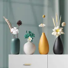 軽やかなデザインの陶製小花瓶【インテリア装飾用・手作り・デスク用】