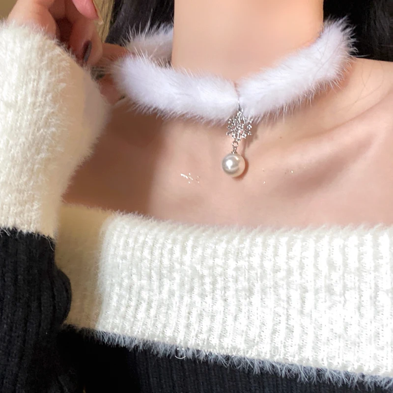 10000円で買えるアクセサリー：雪の結晶モヘアチョーカーの実用性と価格帯比較