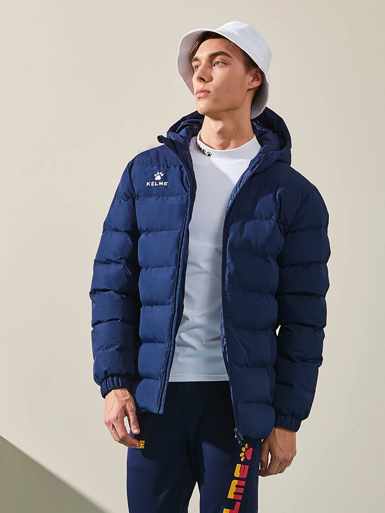 ショートコート メンズはどんな風に選ぶ？KELMEの連帽ショートコートが冬の日常を救う理由