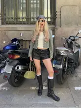 デザイン性の高いカジュアルショートジャケット【レトロ宮廷風・ダブルブレスト・女性用】