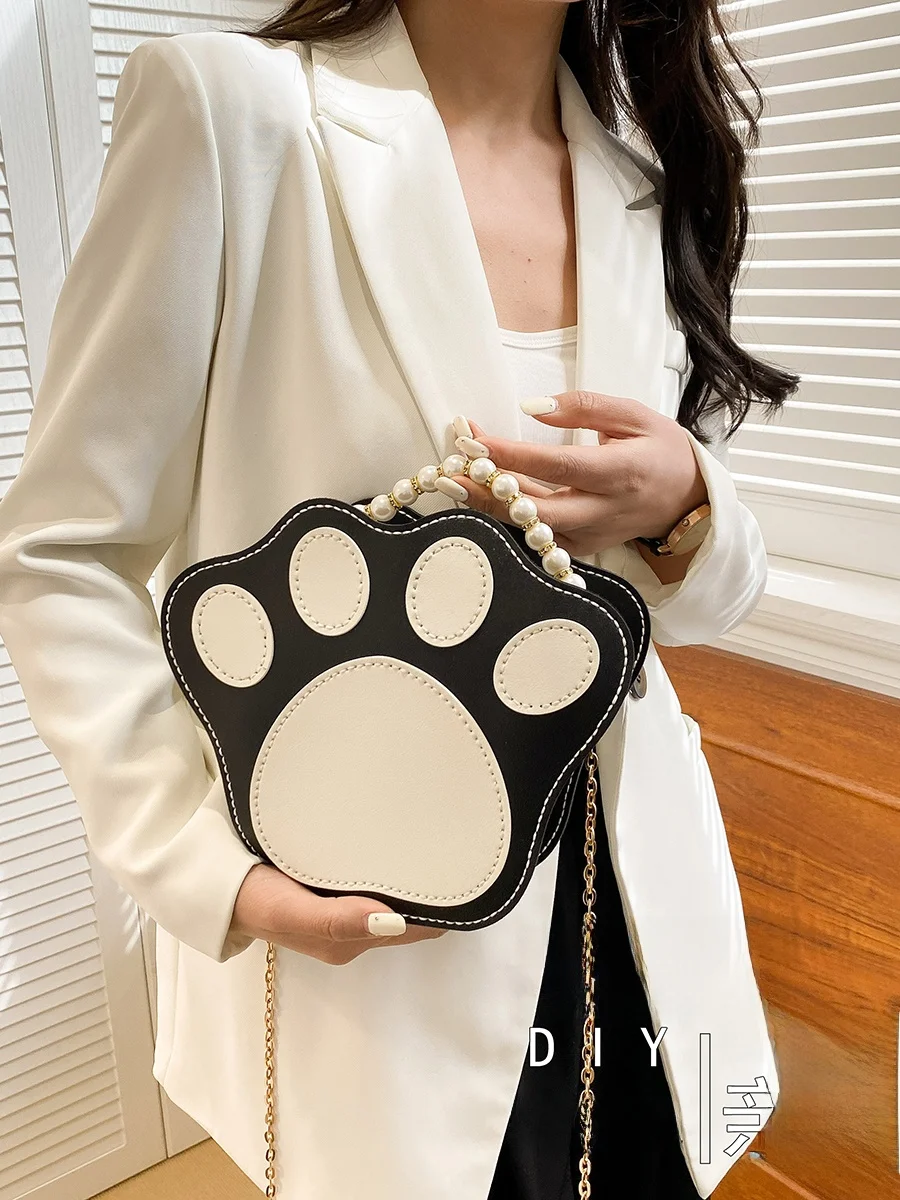 かわいい猫の爪デザインの手作り編み材料バッグ：個性派トートバッグの実用性と使い分け