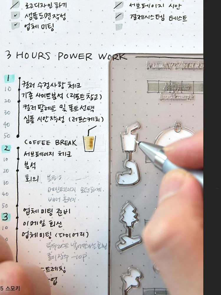 柔らかい透明テンプレート定規は、ブックマークとしての実用性とデザ イン性を両立