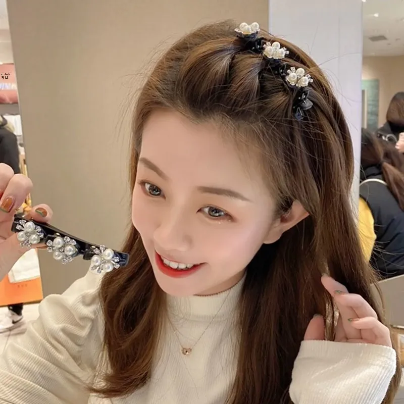 編み込みデザインのヘアクリップ：かっこいいウルフカット結びに最適な女性用ヘアバンド