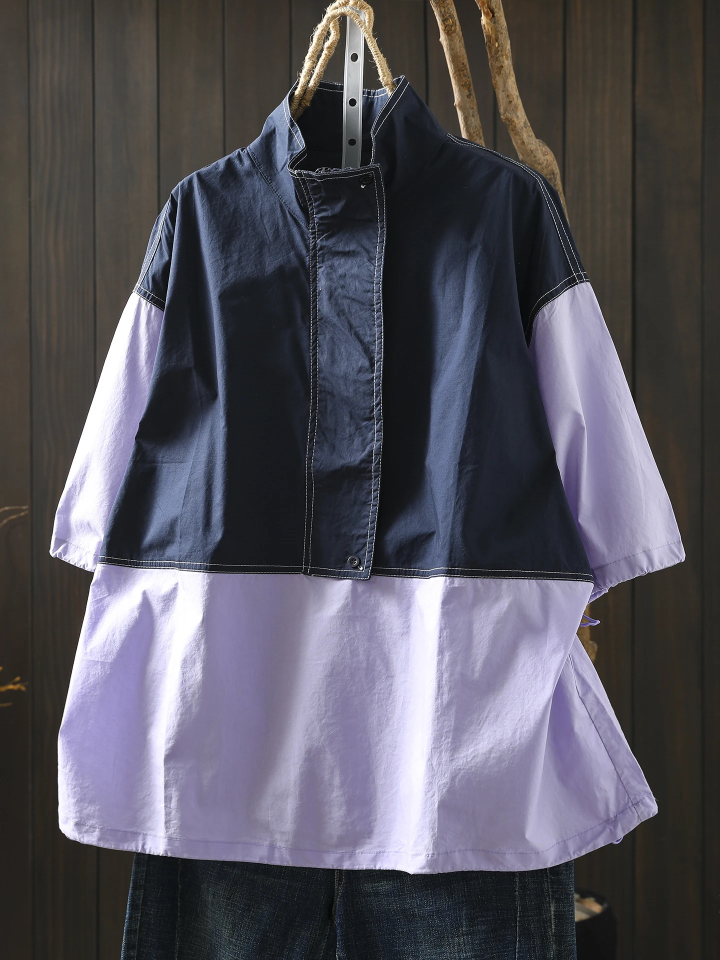 Tシャツを横から着るとき、どうやってスタイリングするの？