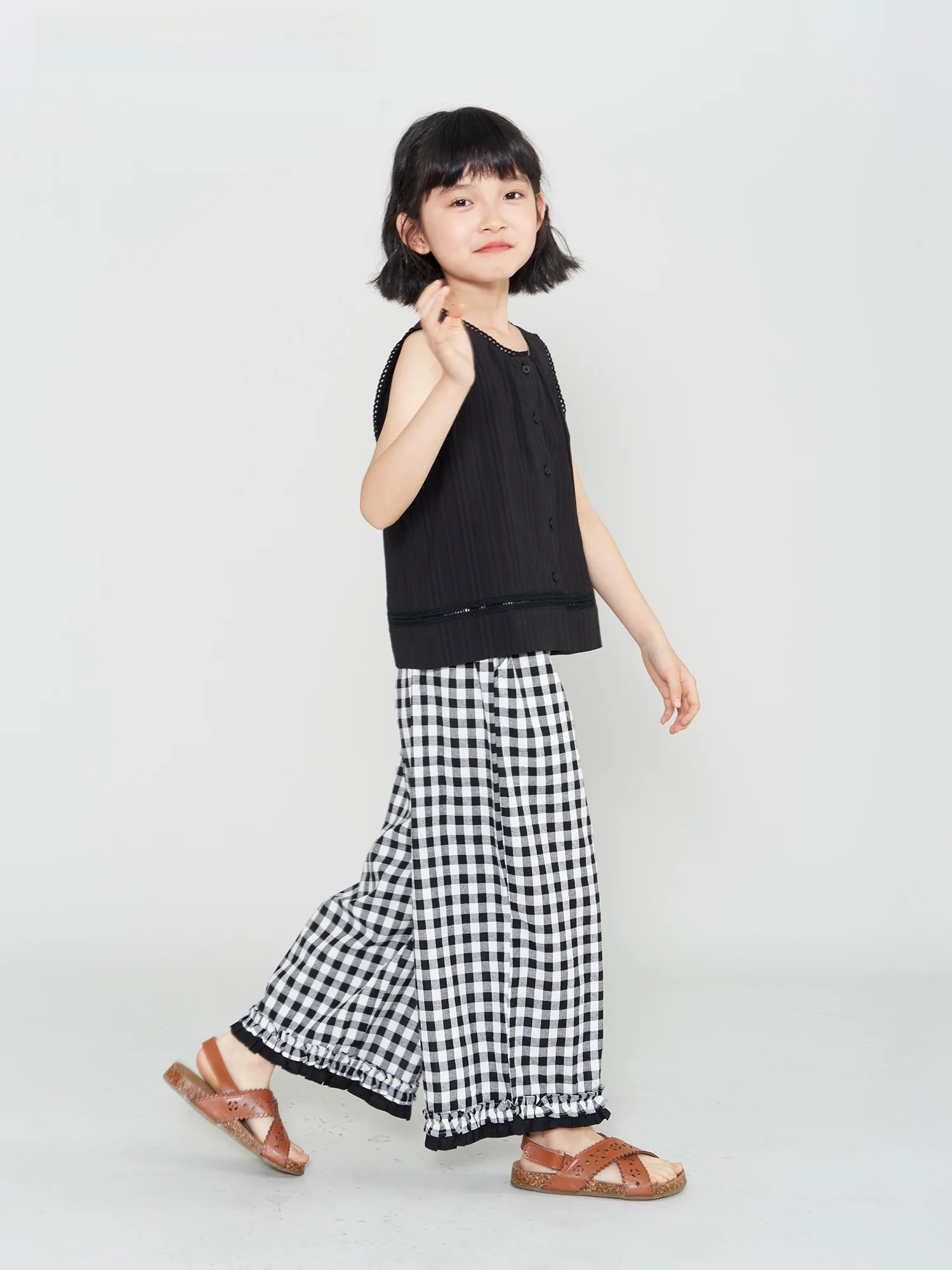 女の子用花柄チェックワイドパンツ：親子遠足コーデに最適な夏季スタイル