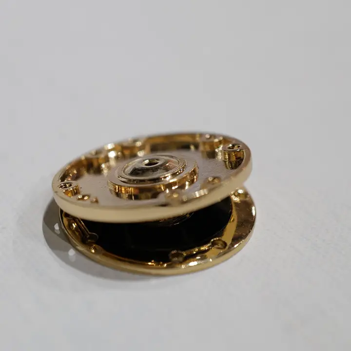 浅金色金属ボタン【黒い内圈・穴あけ不要】