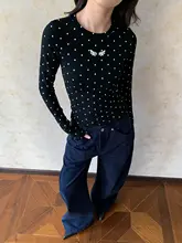 ドット柄の短丈長袖Tシャツ【春用・ウエストデザイン・フィット感】