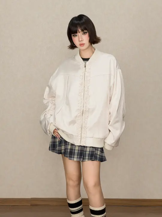 レトロデザイン フリル付き ボンバージャケット【春秋用・女性・ゆったりフィット・ショートタイプ】