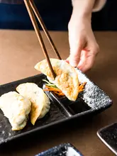 デザイン陶器製 長方形ギョーザプレート【お酢皿付き・創意的な食卓に】
