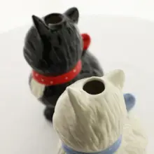 ユニークなデザインの陶製猫型花瓶【手描き・かわいい】