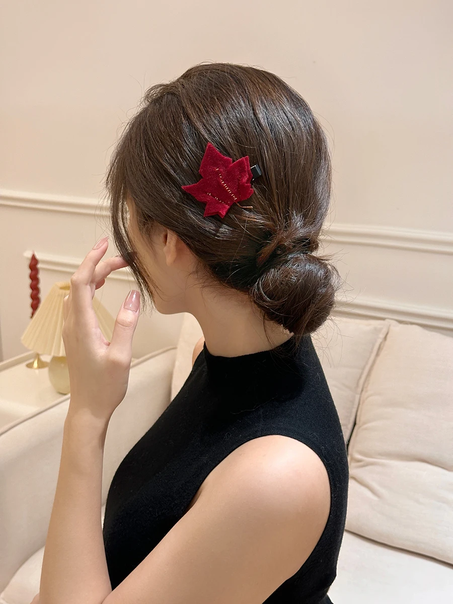 スリックバック 髪型に必要なスタイリングツールとしてのサイドリーフバングヘアクリップ