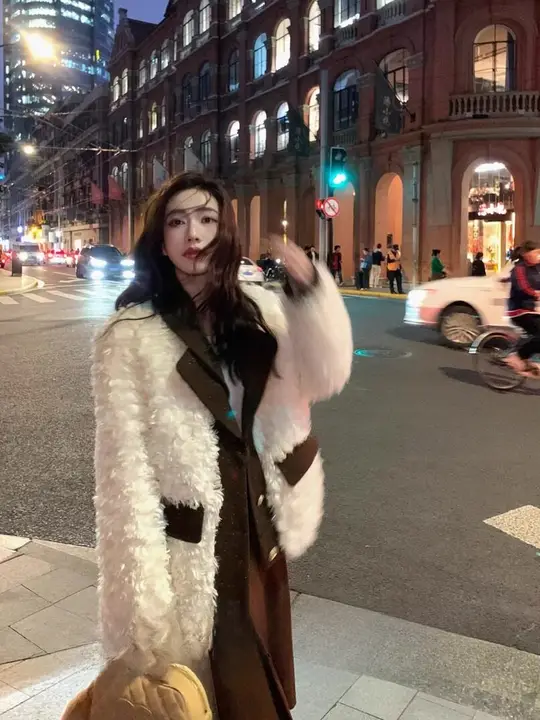 環境に優しいラムウールの色分けキルティングジャケット【女性用・冬用・毛並みデザイン】