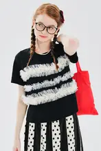 レーストリム付き黒色カジュアルTシャツ【夏用・短袖・デザイン性】
