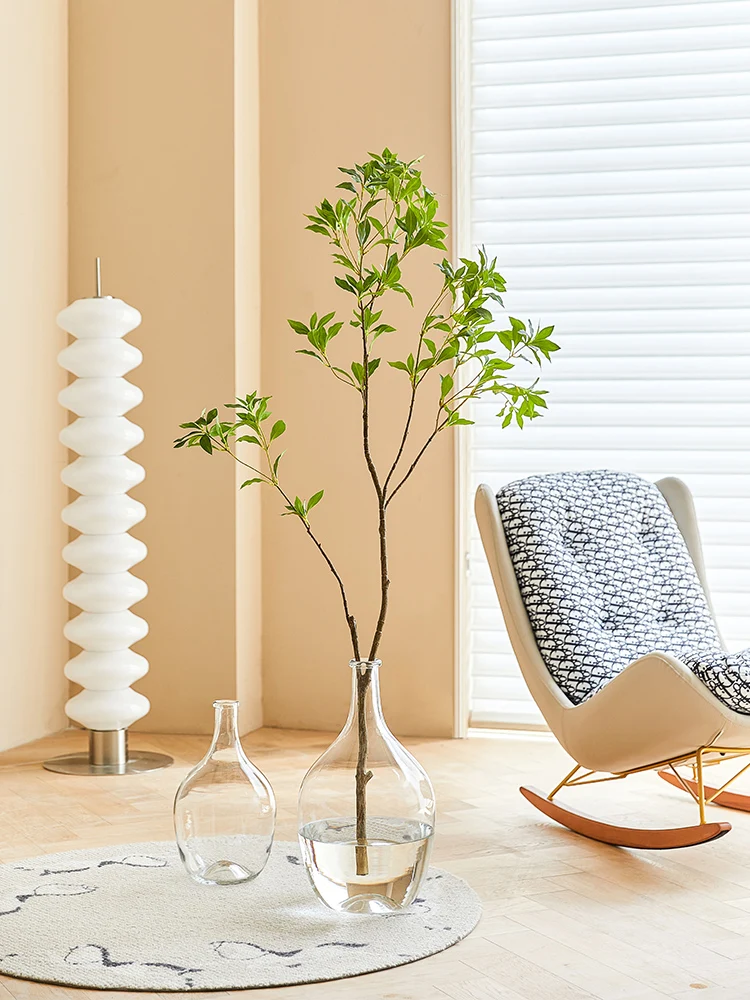 揃えるミニマリスト部屋づくりアイテム | 収納・植物・掃除のバランス徹底解説